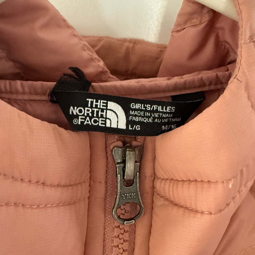 The North Face Girls Peach Quilted Puffer Jacket - Picture 7 of 13